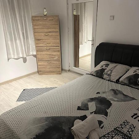 Apartamnet Regim Hotelier Bucarest Extérieur photo