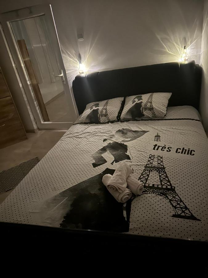 Apartamnet Regim Hotelier Bucarest Extérieur photo